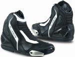 BOTAS DE MOTO CARRETERA ESTILO DEPORTIVO CAÑA CORTA IMPERMEABLES Y TRANSPIRABLES CON HOMOLOGACIÓN CE Y EPI LAGUNA SWIFT BLANCO NEGRO