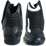BOTAS DE MOTO CARRETERA ESTILO DEPORTIVO CAÑA CORTA IMPERMEABLES Y TRANSPIRABLES CON HOMOLOGACIÓN CE Y EPI LAGUNA SWIFT BLANCO NEGRO - Imagen 5